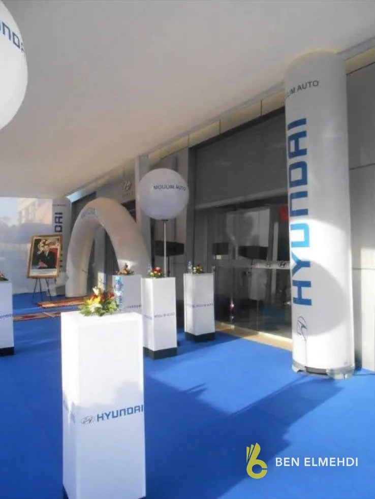 Colonne gonflable et podiums pour un salon automobile
